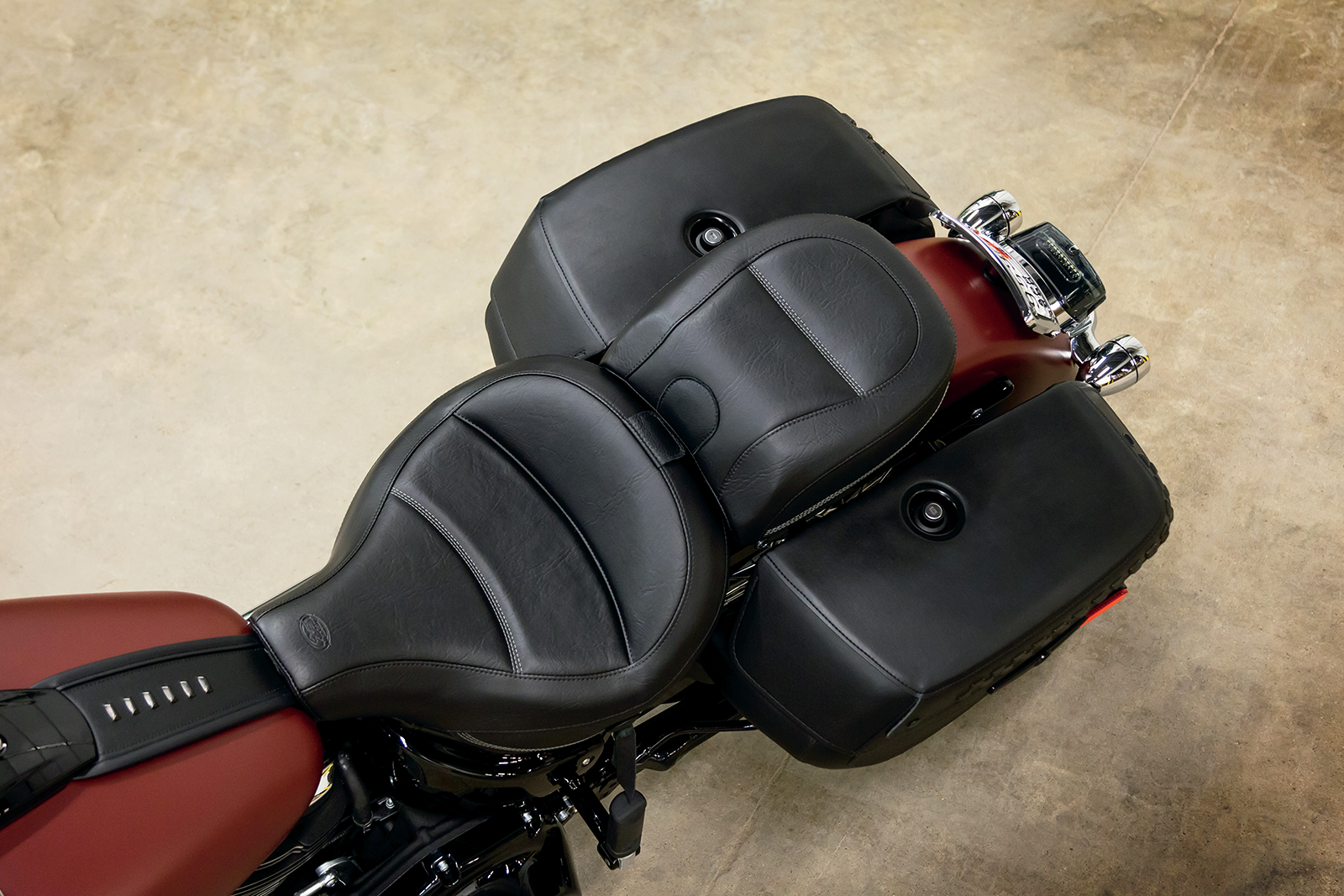 Passenger Touring Seat - Black - Original - FLHC/FLDE - Image 4