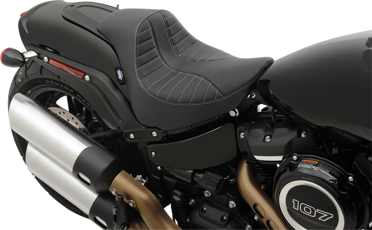 EZ-Solo Seat - Scorpion Stitch - Silver Thread - Vinyl - FXFB/S '18-'22